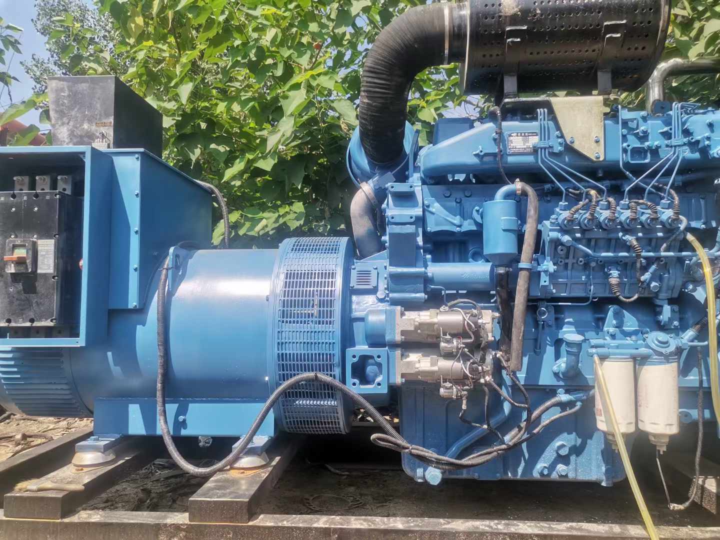 新华镇详细说明降低 800kW 柴油发电机输出电流波动的方法